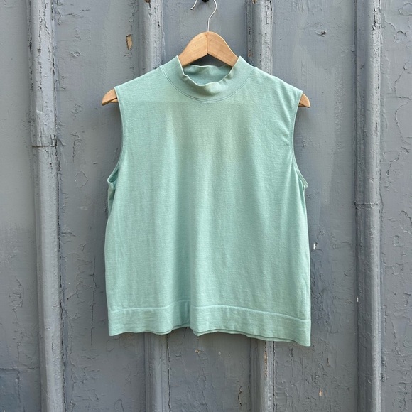 Epoque evolution sleeveless mock neck tee, size M - Picture 3 of 7